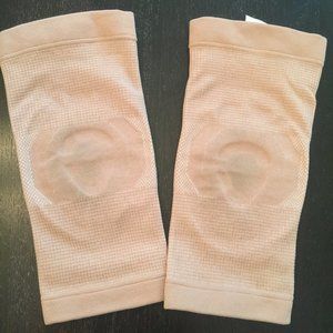 DanZworldusa Nude color knee pads